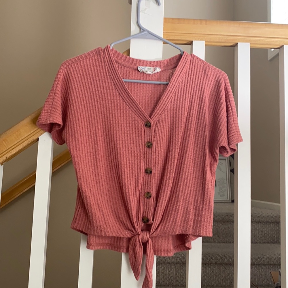 Kohl’s Girls button up pink-red tee extra small